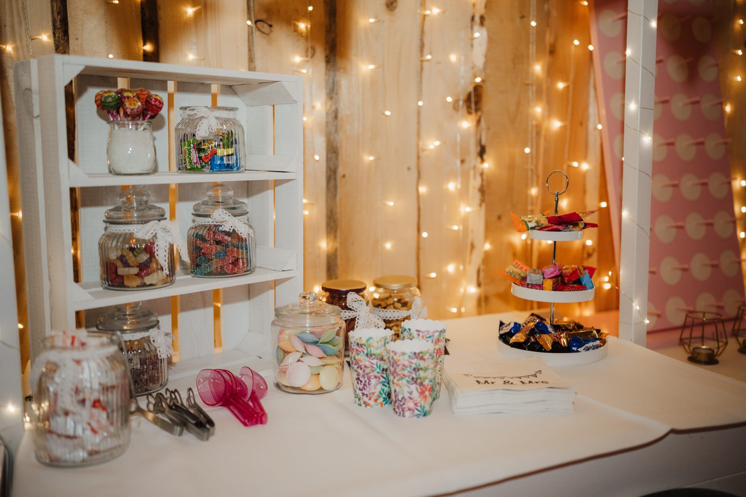 Candybar mit Süßigkeiten in der EVENTSCHEUNE