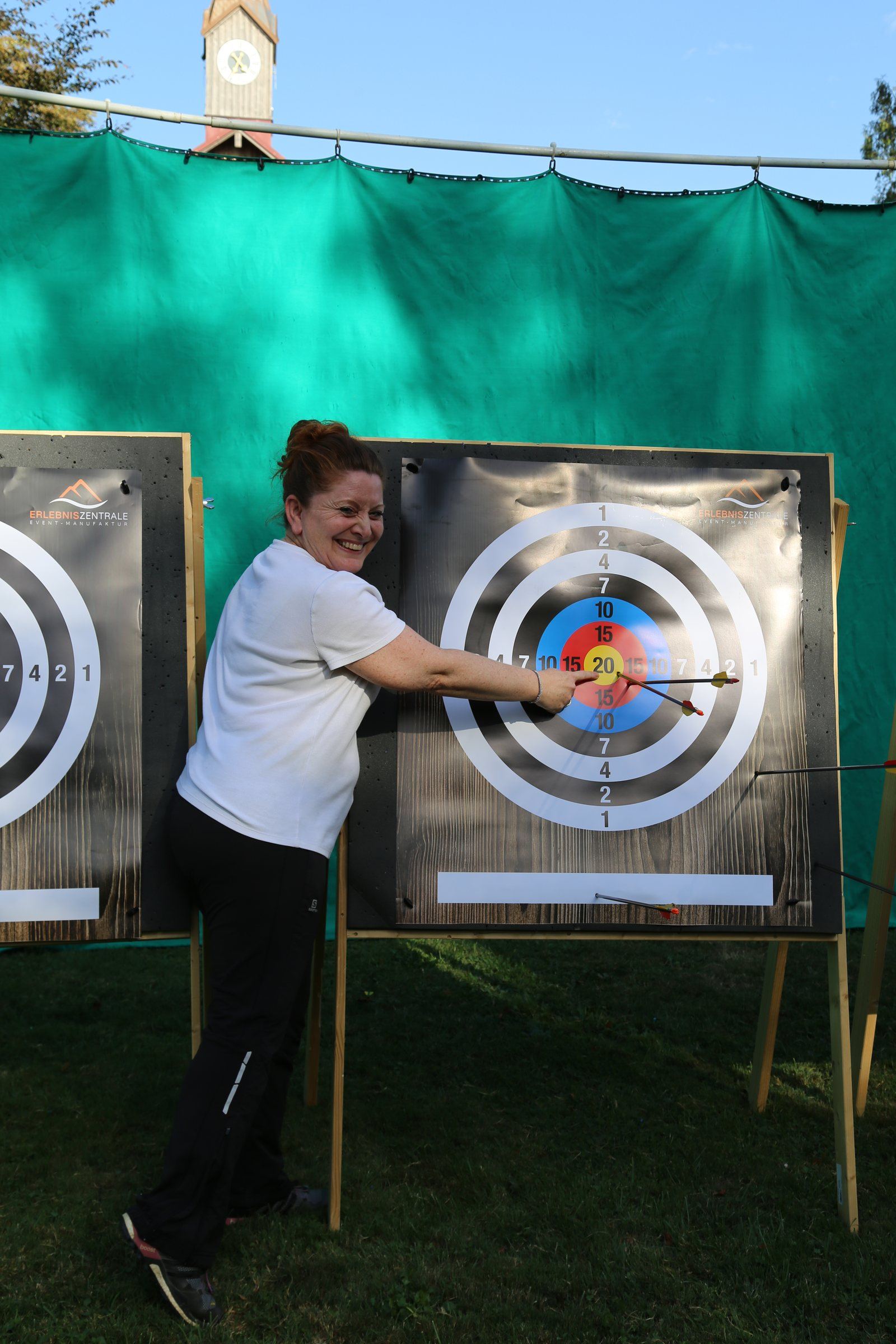 A participant points to her hit on the target