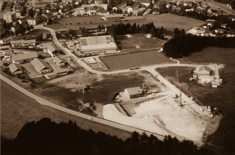 Historische Luftaufnahme von Miesbach aus der Bauzeit des Bayerischen Hofs